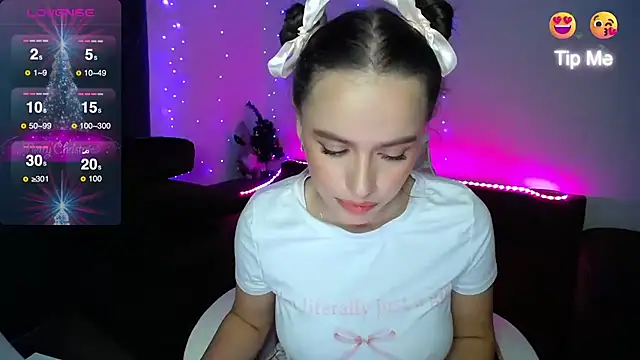 Snapshot of Emillias chatting on January 13, 2025, 2:21 pm Emillias online show from January 13, 2025, 2:21 pm