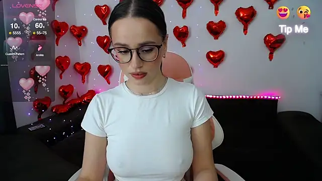 Snapshot of Emillias chatting on March 18, 2025, 12:03 pm Emillias online show from March 18, 2025, 12:03 pm