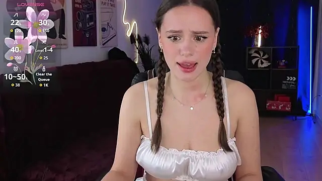 Snapshot of Emillias chatting on November 17, 2025, 2:01 pm Emillias online show from November 17, 2025, 2:01 pm