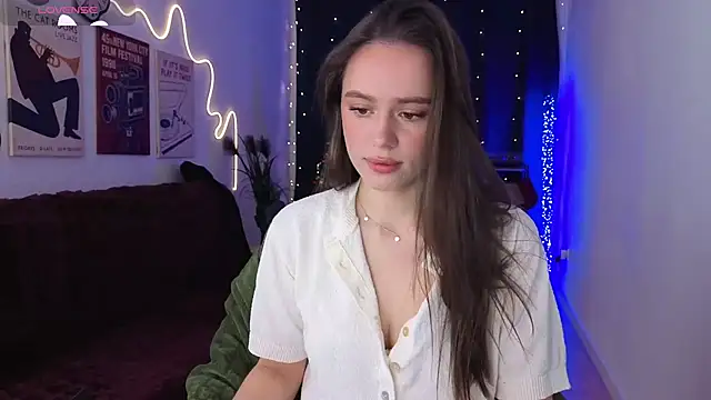 Snapshot of Emillias chatting on November 25, 2025, 8:03 am Emillias online show from November 25, 2025, 8:03 am