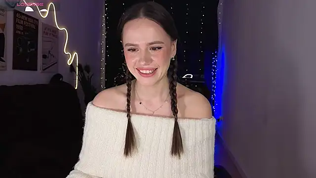 Snapshot of Emillias chatting on December 5, 2025, 2:03 pm Emillias online show from December 5, 2025, 2:03 pm