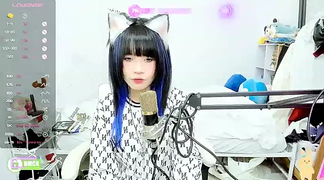 Snapshot of RassieRaph chatting on December 17, 2024, 10:22 pm RassieRaph online show from December 17, 2024, 10:22 pm