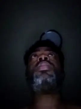 Snapshot of SLOWSTRO chatting on October 22, 2025, 12:38 pm SLOWSTRO online show from October 22, 2025, 12:38 pm