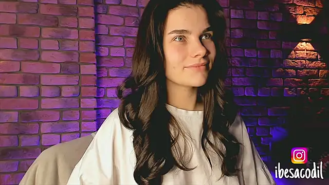 Snapshot of adriana_allien chatting on January 19, 2025, 10:17 pm adriana allien online show from January 19, 2025, 10:17 pm