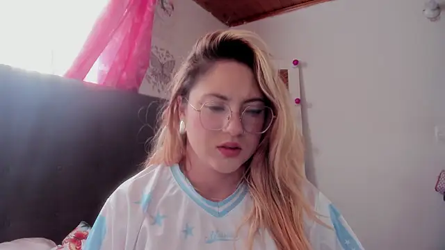 Snapshot of miss_julietaa chatting on December 2, 2025, 3:29 pm miss julietaa online show from December 2, 2025, 3:29 pm