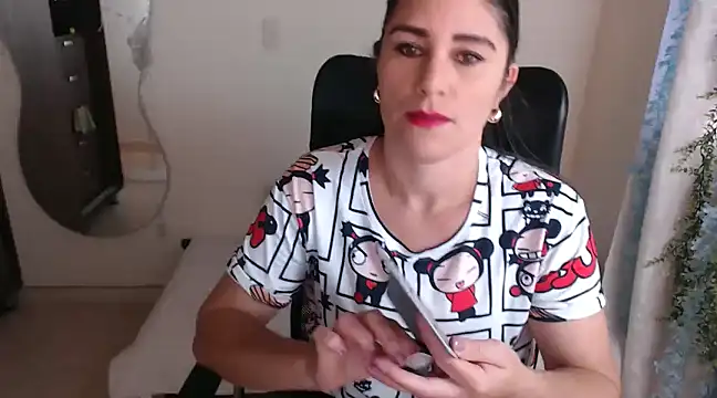 Snapshot of LUCY_LI chatting on December 15, 2024, 6:15 pm LUCY LI online show from December 15, 2024, 6:15 pm