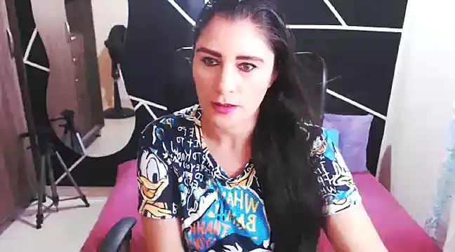 Snapshot of LUCY_LI chatting on January 22, 2025, 5:59 pm LUCY LI online show from January 22, 2025, 5:59 pm