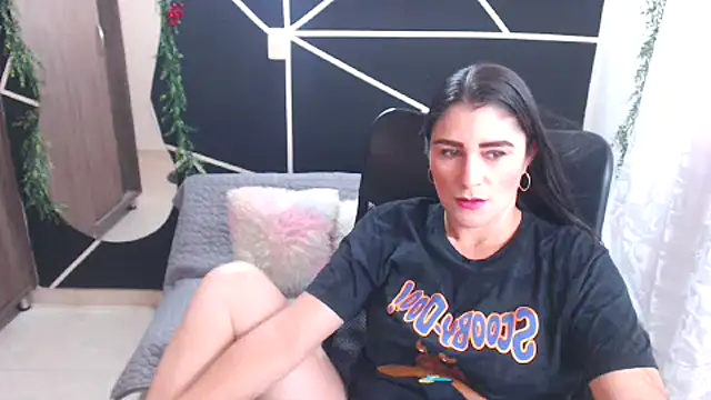 Snapshot of LUCY_LI chatting on January 31, 2025, 6:25 pm LUCY LI online show from January 31, 2025, 6:25 pm