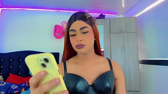 Hellen moons   online show from October 20, 2025, 4:07 pm