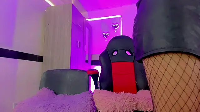 Snapshot of Hellen_moons__ chatting on February 15, 2026, 7:10 pm Hellen moons online show from February 15, 2026, 7:10 pm