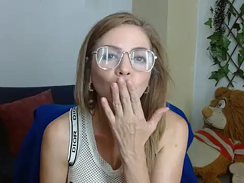  melisaa  online show from December 31, 2024, 9:06 pm