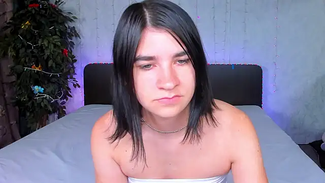  Polly Love  online show from September 15, 2025, 6:02 am