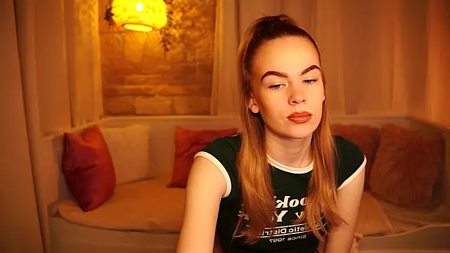 Snapshot of sn0w_barbie chatting on March 11, 2025, 9:34 am sn0w barbie online show from March 11, 2025, 9:34 am
