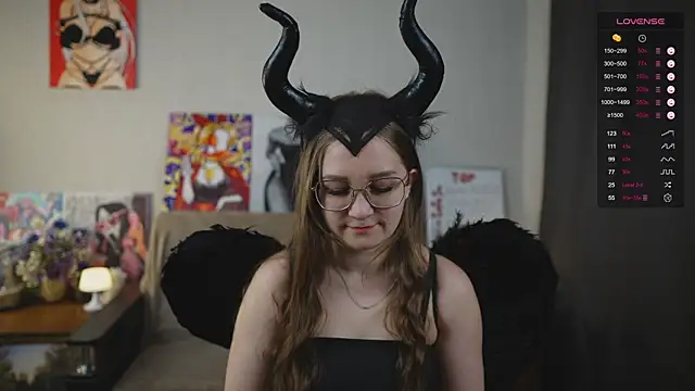 Miatiny online show from November 6, 2025, 3:02 pm