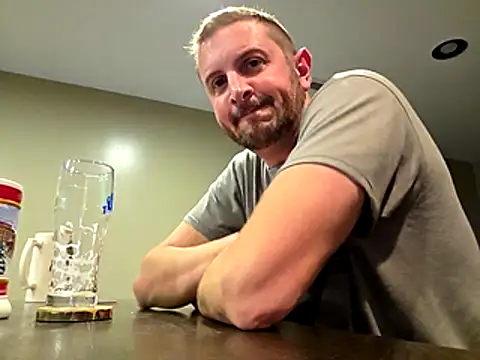 Snapshot of MrMechanic38 chatting on November 28, 2025, 5:59 pm MrMechanic38 online show from November 28, 2025, 5:59 pm