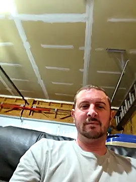 Snapshot of MrMechanic38 chatting on March 7, 2026, 9:56 pm MrMechanic38 online show from March 7, 2026, 9:56 pm