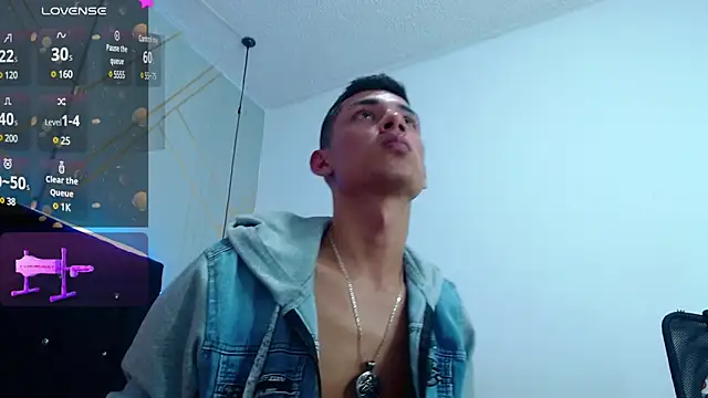 Snapshot of Oliver_king_sex chatting on January 13, 2025, 10:56 pm Oliver king sex online show from January 13, 2025, 10:56 pm