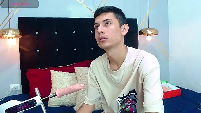 Snapshot of Oliver_king_sex chatting on January 29, 2025, 5:02 pm Oliver king sex online show from January 29, 2025, 5:02 pm