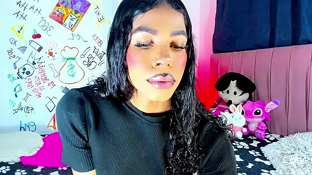 Snapshot of bloom444 chatting on January 15, 2026, 10:35 pm bloom444 online show from January 15, 2026, 10:35 pm