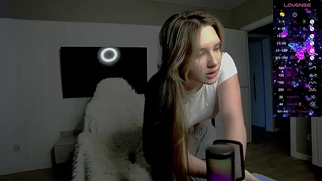 Holly Molii online show from November 23, 2025, 7:08 am