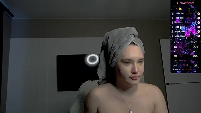 Holly Molii online show from November 26, 2025, 6:14 am