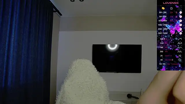 Snapshot of Holly_Molii chatting on December 22, 2025, 4:09 am Holly Molii online show from December 22, 2025, 4:09 am