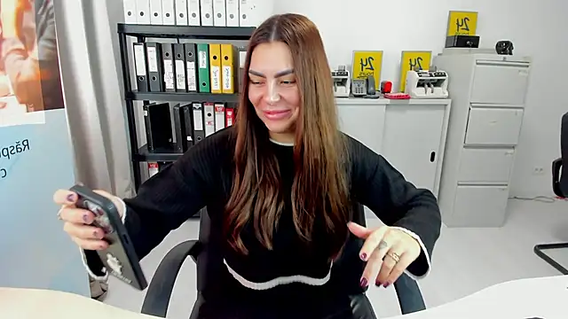 kilenyapatrice online show from December 19, 2024, 11:39 am