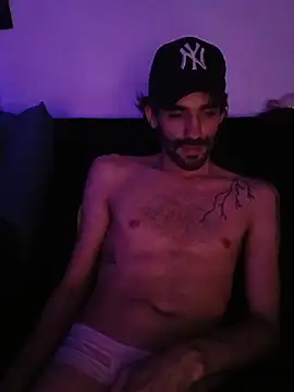 Snapshot of johngil0995 chatting on November 10, 2025, 11:31 am johngil0995 online show from November 10, 2025, 11:31 am