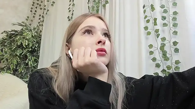 Snapshot of mell_milles chatting on March 19, 2025, 6:24 am mell milles online show from March 19, 2025, 6:24 am