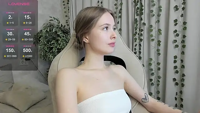 Snapshot of mell_milles chatting on November 6, 2025, 3:02 pm mell milles online show from November 6, 2025, 3:02 pm