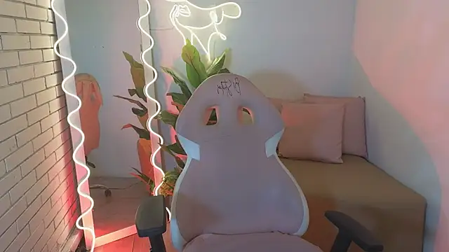 hina tay online show from December 7, 2024, 4:09 am