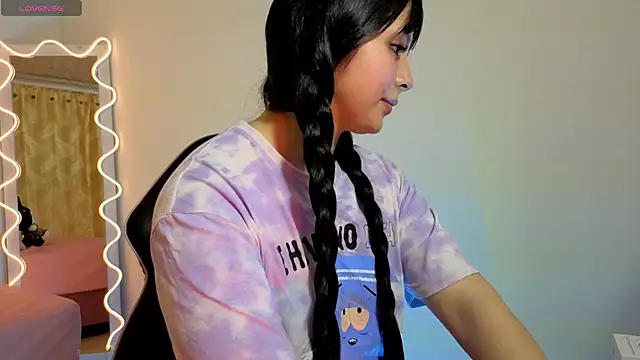 hina tay online show from November 4, 2025, 3:27 am