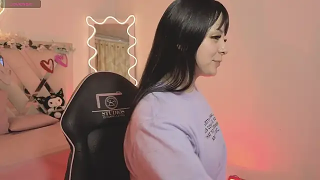 hina tay online show from December 3, 2025, 3:03 am