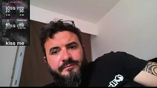 Snapshot of CaroAndMarc chatting on October 23, 2025, 2:27 pm CaroAndMarc online show from October 23, 2025, 2:27 pm