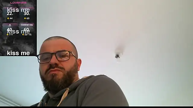 Snapshot of CaroAndMarc chatting on December 19, 2025, 11:17 am CaroAndMarc online show from December 19, 2025, 11:17 am