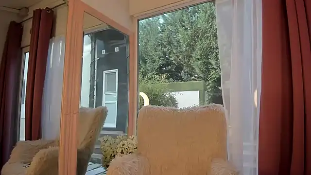 Snapshot of Mia__Milan chatting on October 10, 2025, 6:34 am Mia Milan online show from October 10, 2025, 6:34 am