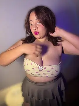 alexxaa96 online show from May 18, 2026, 3:35 am