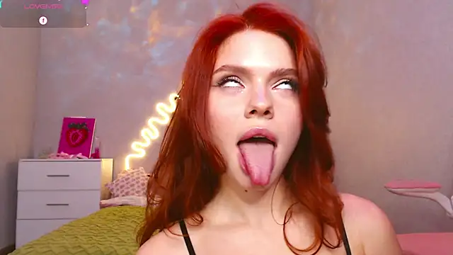 Snapshot of Red__Candy chatting on December 15, 2024, 3:42 pm Red Candy online show from December 15, 2024, 3:42 pm