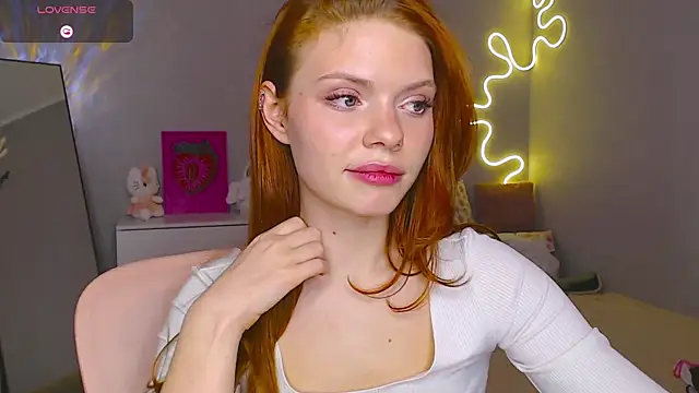 Snapshot of Red__Candy chatting on March 6, 2025, 6:37 pm Red Candy online show from March 6, 2025, 6:37 pm