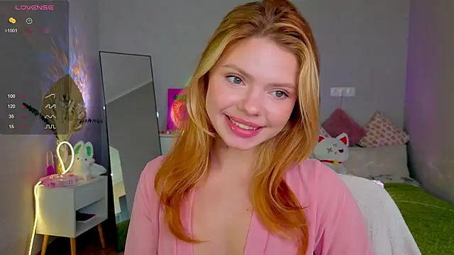 Snapshot of Red__Candy chatting on October 7, 2025, 1:19 pm Red Candy online show from October 7, 2025, 1:19 pm