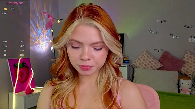 Red  Candy online show from October 27, 2025, 3:05 pm