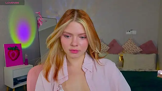 Red  Candy online show from November 23, 2025, 11:10 am