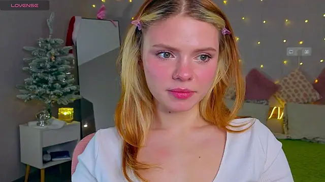 Snapshot of Red__Candy chatting on January 10, 2026, 3:03 pm Red Candy online show from January 10, 2026, 3:03 pm