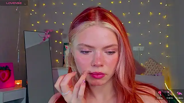 Snapshot of Red__Candy chatting on February 2, 2026, 1:54 pm Red Candy online show from February 2, 2026, 1:54 pm