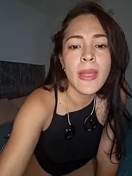 Snapshot of Sara_P10 chatting on March 21, 2025, 11:23 pm Sara P10 online show from March 21, 2025, 11:23 pm