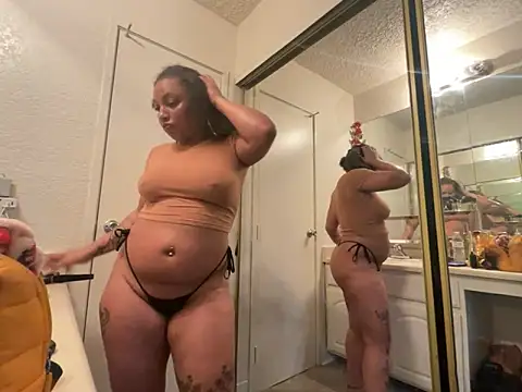 Snapshot of GoddessNih chatting on November 1, 2025, 5:15 pm GoddessNih online show from November 1, 2025, 5:15 pm