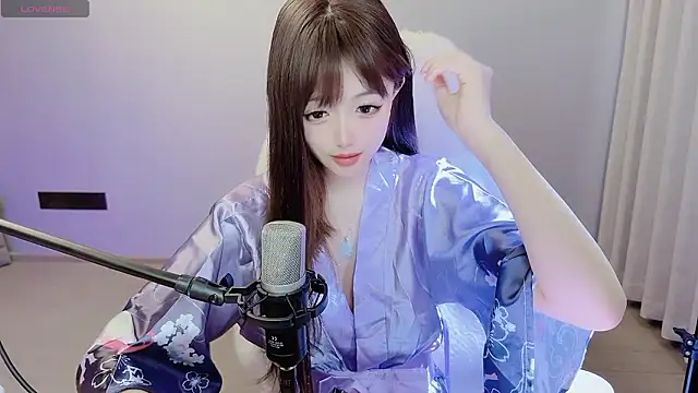 Snapshot of eveminii chatting on December 3, 2024, 5:53 am eveminii online show from December 3, 2024, 5:53 am