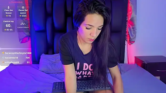 Snapshot of LuciaMoretti_ chatting on February 7, 2026, 3:32 am LuciaMoretti online show from February 7, 2026, 3:32 am