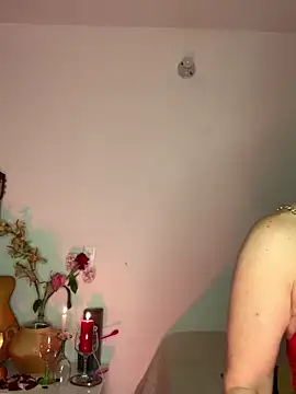 Snapshot of Liloo8923 chatting on February 11, 2026, 2:05 am Liloo8923 online show from February 11, 2026, 2:05 am