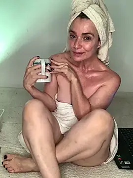 Snapshot of Liloo8923 chatting on February 17, 2026, 2:41 am Liloo8923 online show from February 17, 2026, 2:41 am